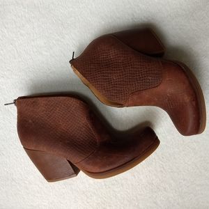 KORKS Gemini size 9.5 brown leather ankle boots
